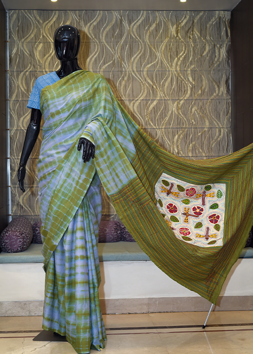 Pure Malmal Saree With Tie And Dye With Khanta Stitch Work Pallu