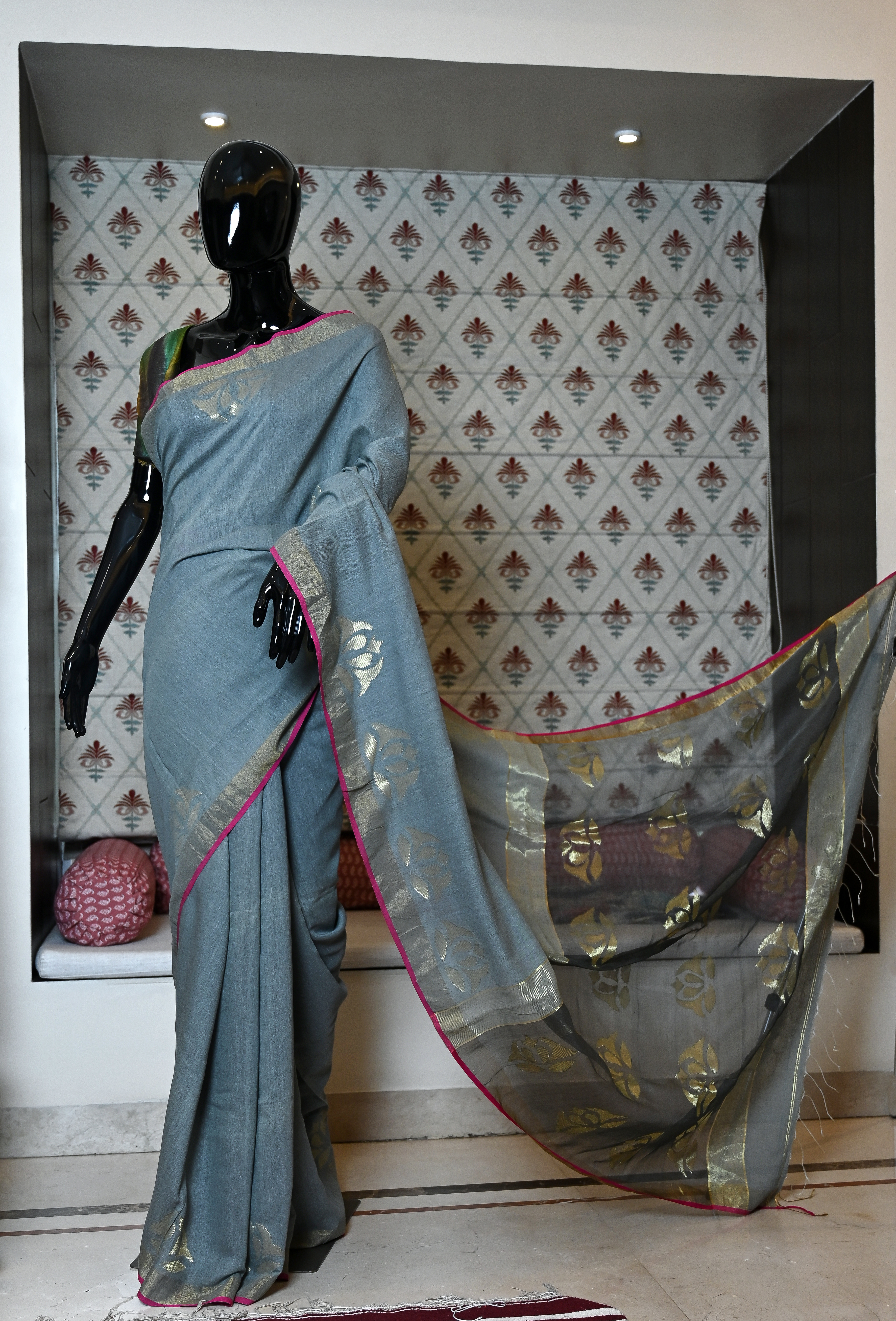 Pure Hand Woven Matka Saree With Jamdani Zari Work Weaving And Maslin Anchal Weaving