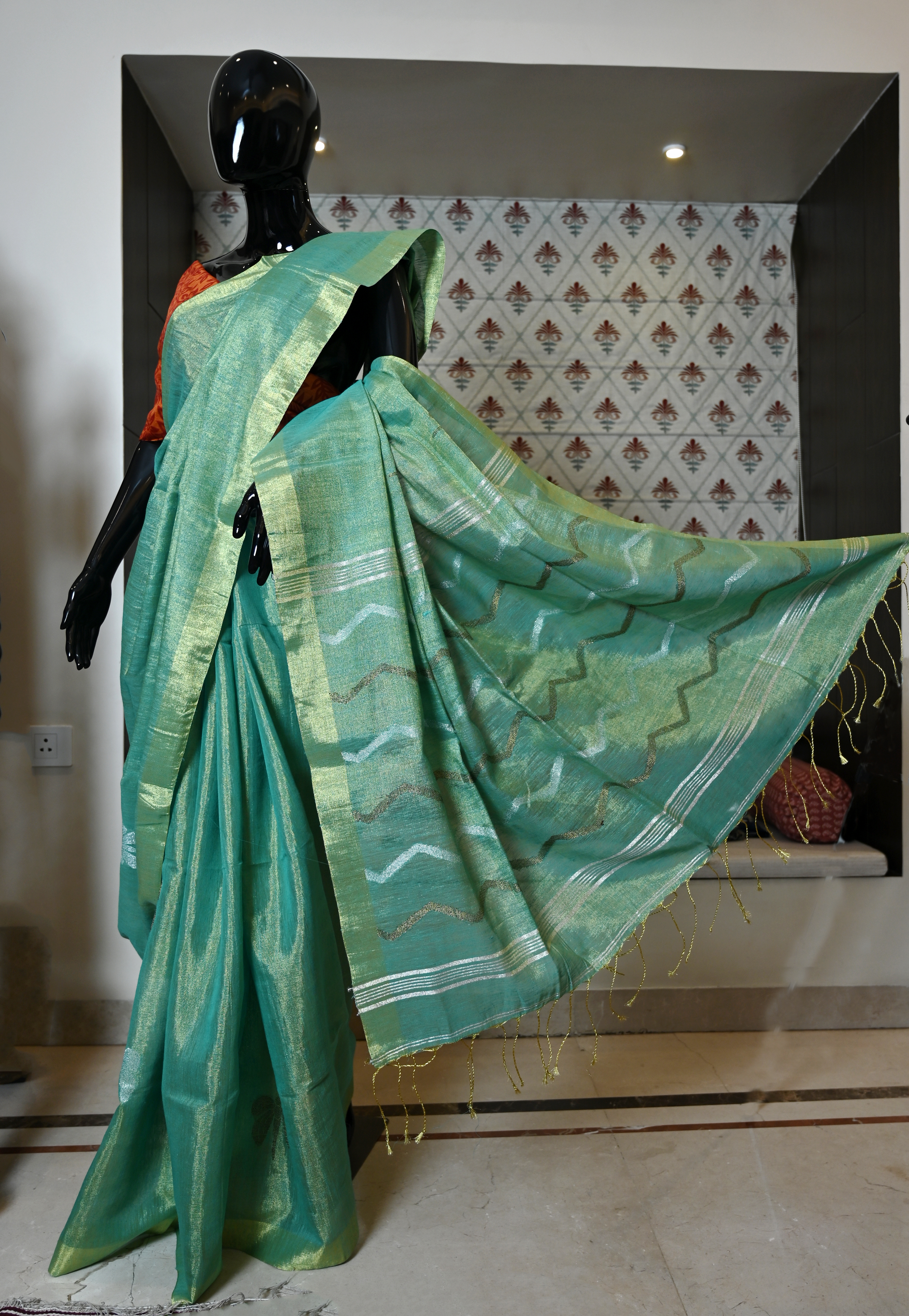 Pure Hand Woven Tissue Linen Saree with Jamdani Work Weaving