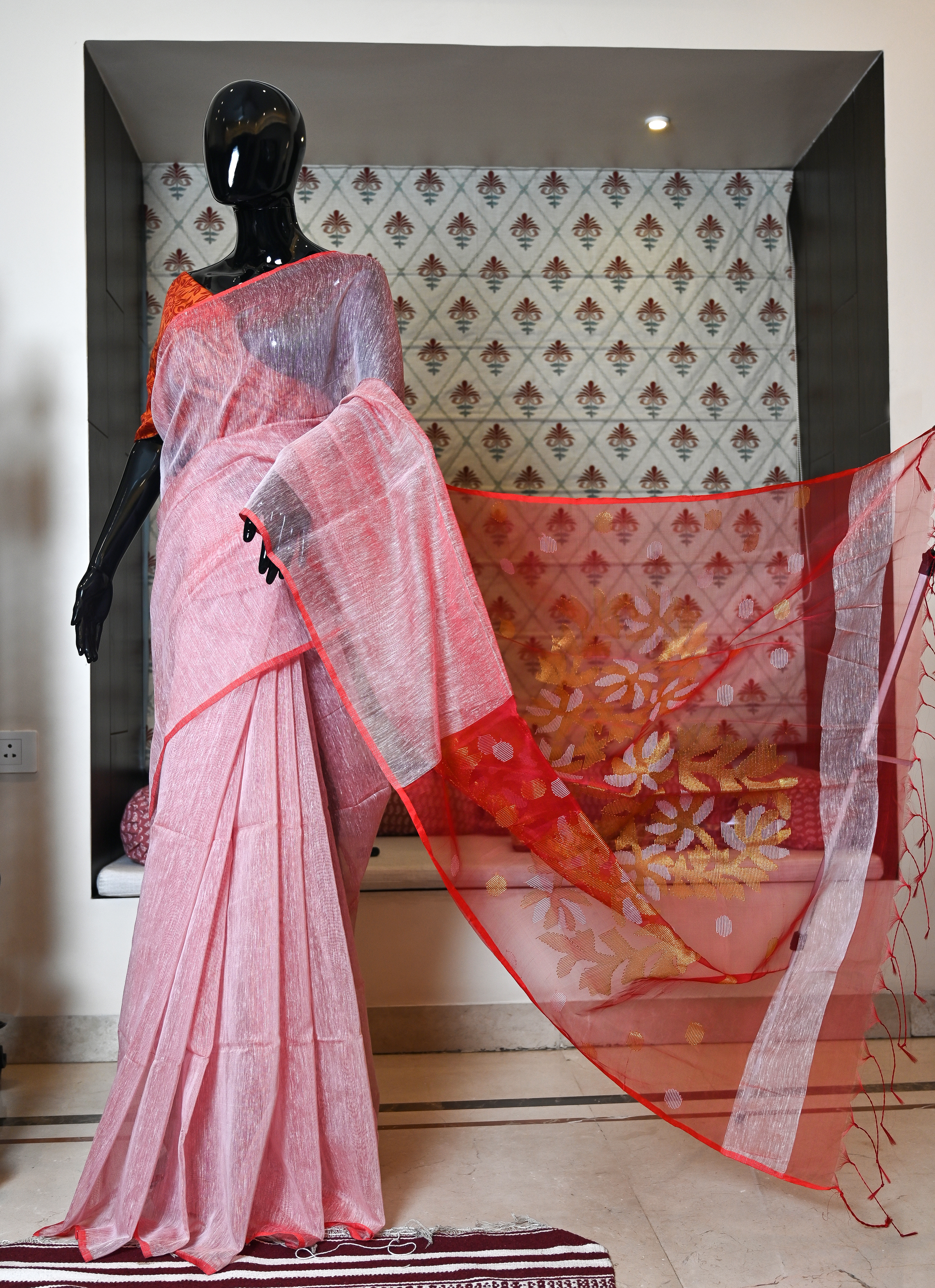 Pure Hand Woven Silk Linen Saree with Maslin Anchal