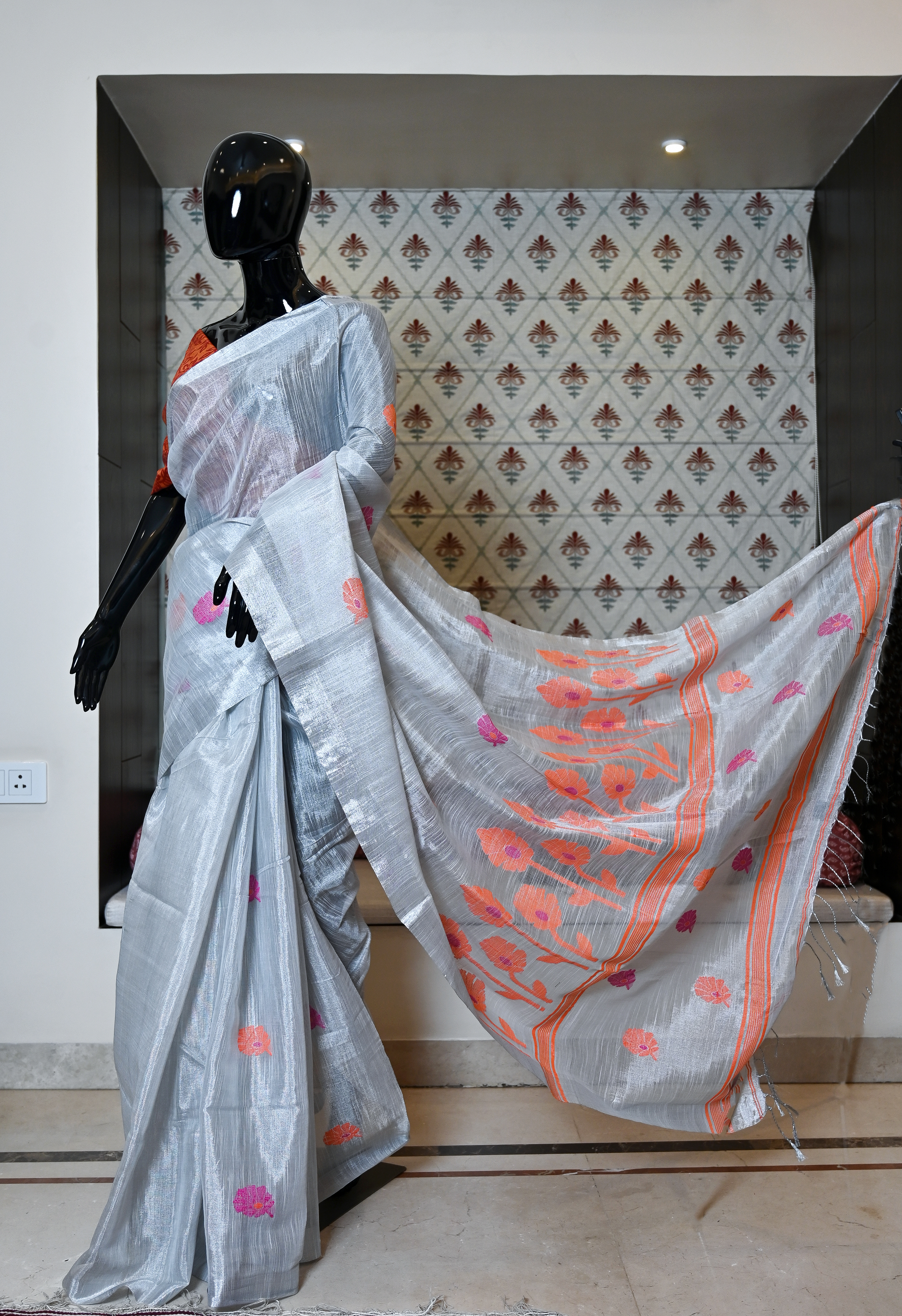 Pure Hand Woven Tissue Linen Saree with Jamdani Work Weaving