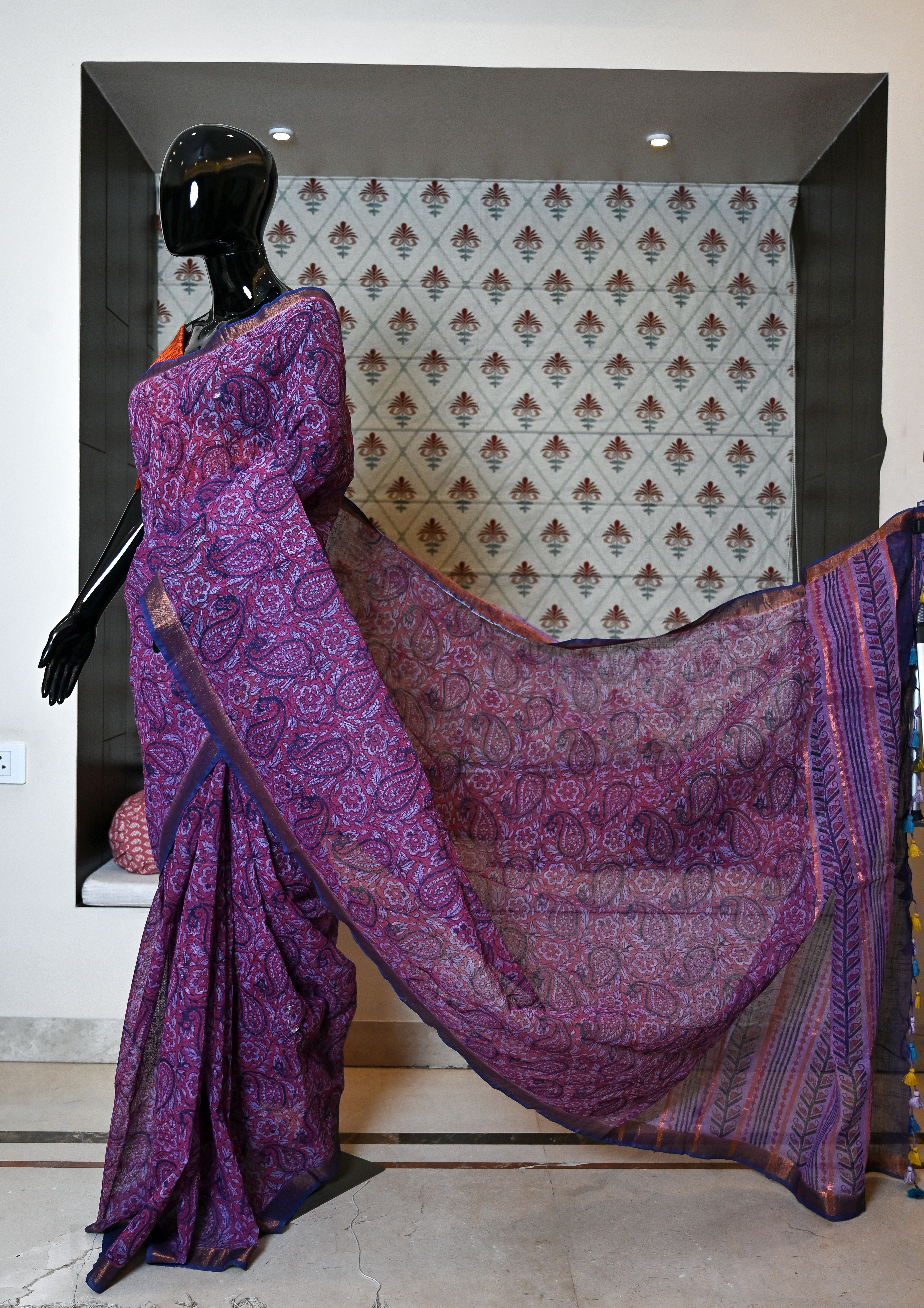 Pure Hand Woven Linen Saree With Zari Border And Hand Block Print